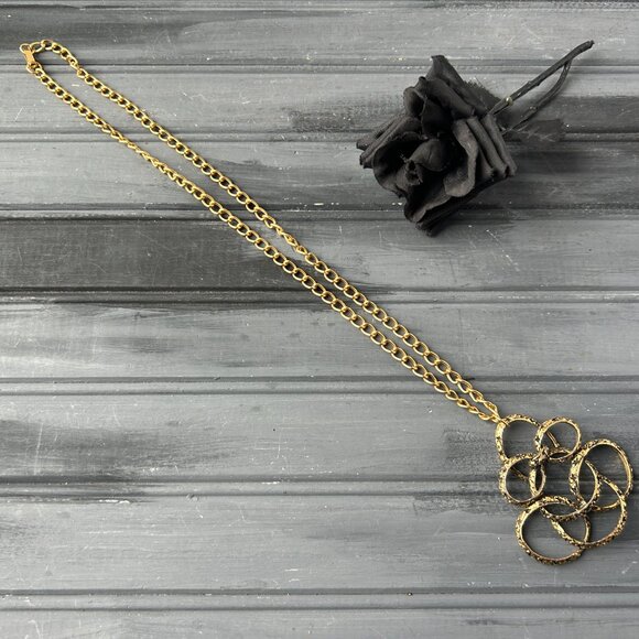 Gold Metal Necklace w Pendant - Picture 2 of 10